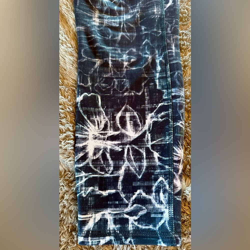 Spyder Black and White Patterned Leggings Size Medium - Picture 2 of 16